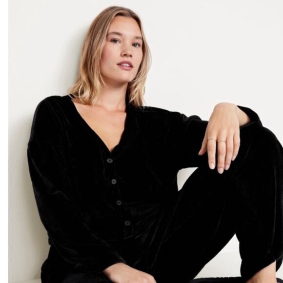 Old Navy Black Cozy Chenille Button-
Down Top - Picture 3 of 10